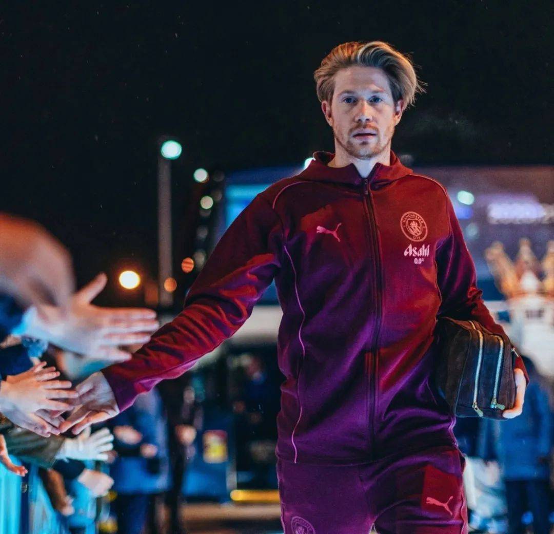 中国完胜巴萨，德布劳内点燃赛场