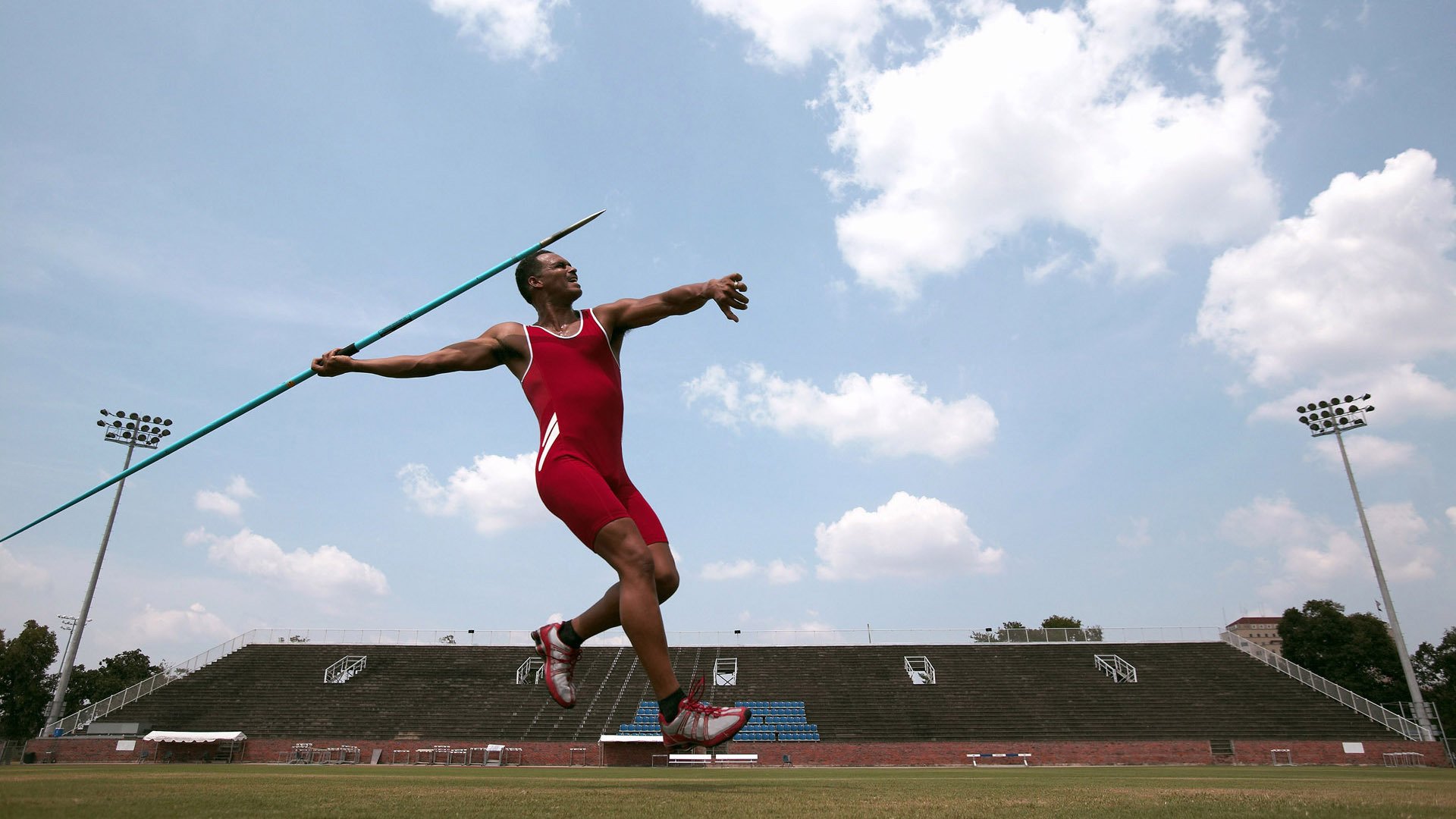 总决赛之夜，詹姆斯在沉默中完成最响亮的证明